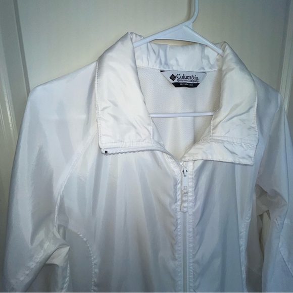 Columbia Woman’s White Full Zip Lightweight Packable Jacket - Picture 7 of 17